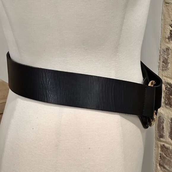 MICHAEL Michael Kors Women’s O-Ring Leather Belt in the Size Medium in Black - Picture 5 of 7